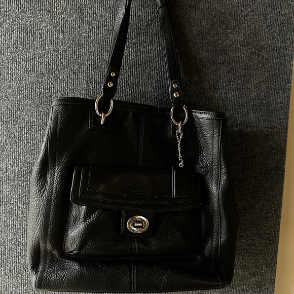 Coach handbag. Black pebbled leather in excellent condition. - Picture 2 of 9